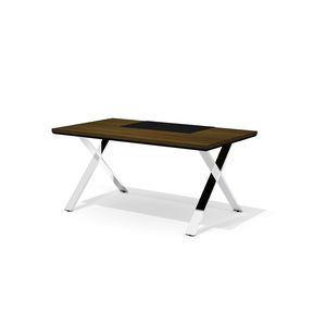 Cтол на металлическом каркасе на металлическом каркасе