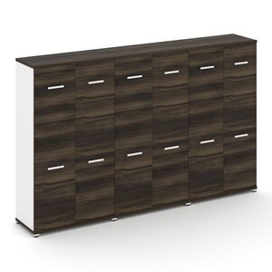 Шкаф три широкие секции, 4 ниши