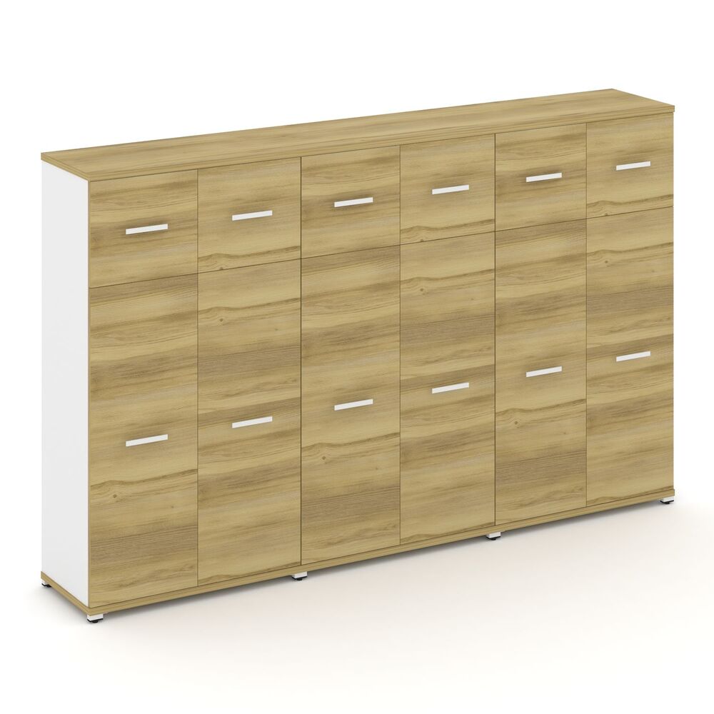 Шкаф три широкие секции, 4 ниши